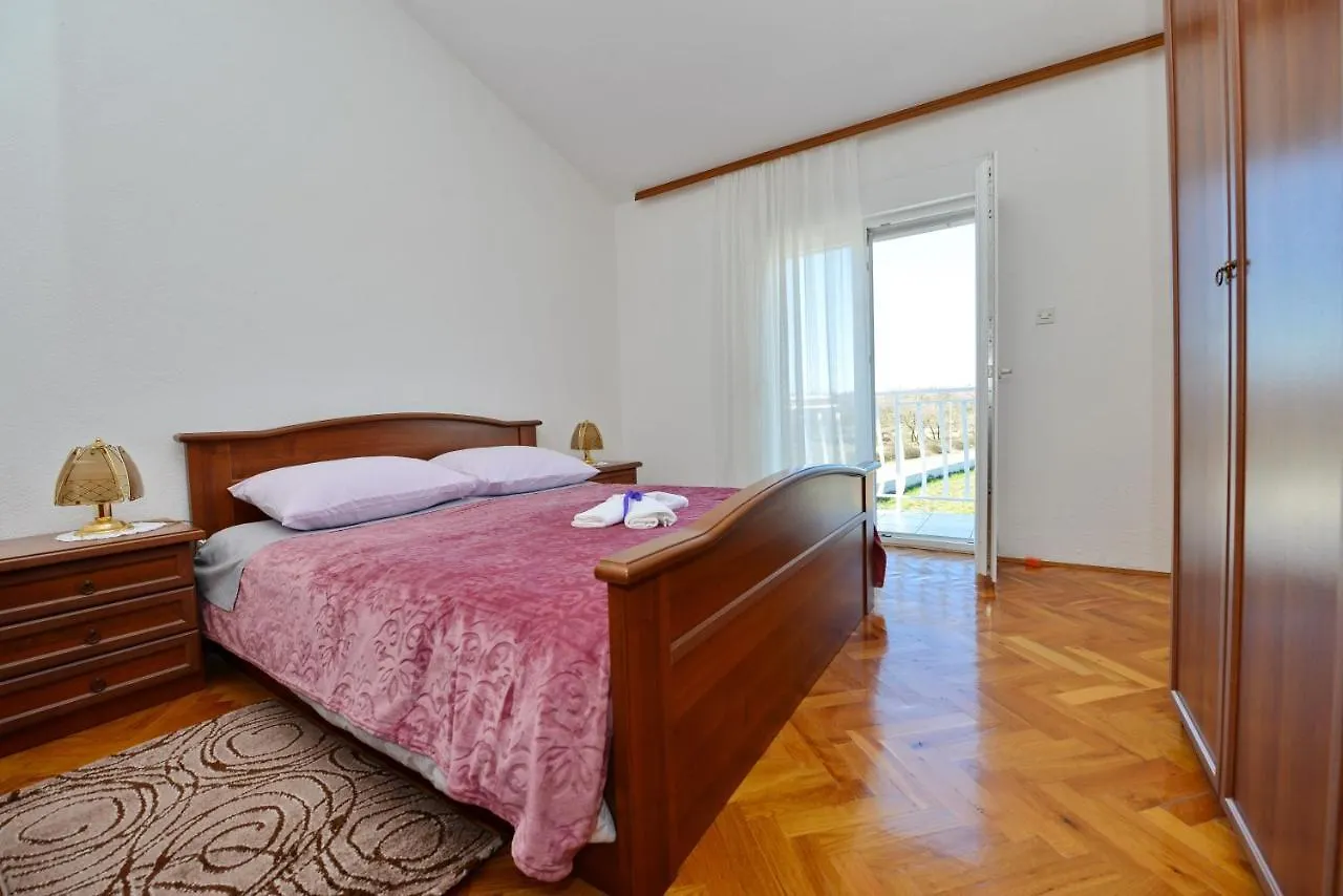 Apartment Great Escape Rupalj 0*,